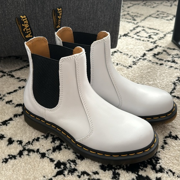 Dr. Martens 2976 Yellow Stitch Smooth Leather Chelsea Boots NWOT White Size 8 - Picture 10 of 14